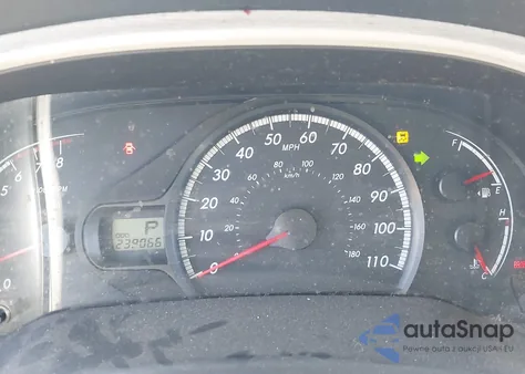 2011 Toyota Sienna z USA, uszkodzony, nr VIN 5TDKA3DC1BS002075